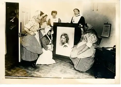 Foto Delegierte der englischen Suffragetten, Christabel Pankhurst, 1913
