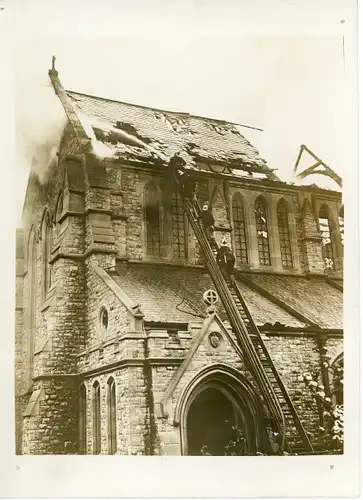 Foto London City, Katharinenkirche, von den Suffragetten niedergebrannt, 1913
