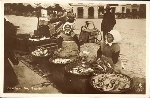 Ak København Kopenhagen Dänemark, Ved Stranden, Fischverkäuferinnen