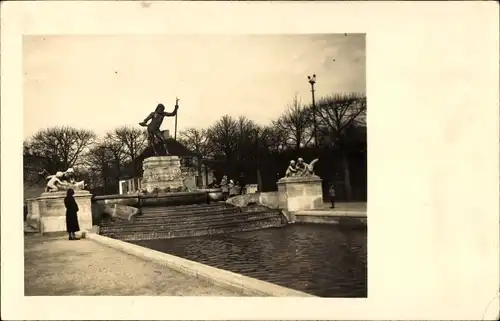 Foto Ak München, Skulpturen, Park