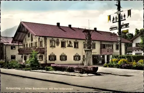 Ak Ruhpolding in Oberbayern, Altes Bauernhaus, Marienbrunnen
