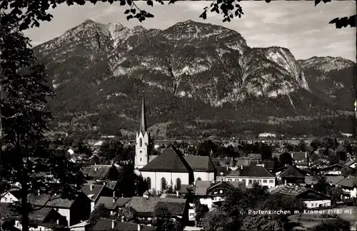 Ak Garmisch Partenkirchen in Oberbayern, Kramer, Gesamtansicht, Kirche