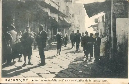 Ak Saloniki Thessaloniki Griechenland, Eine Steinplattenstraße in der Altstadt