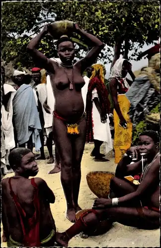 Ak Barbusige Afrikanerinnen, Marktplatz