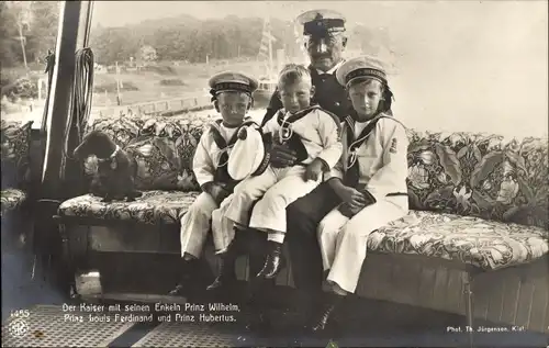 Ak Kaiser Wilhelm II mit Enkeln Prinz Wilhelm, Prinz Louis Ferdinand und Prinz Ferdinand, NPG 1455