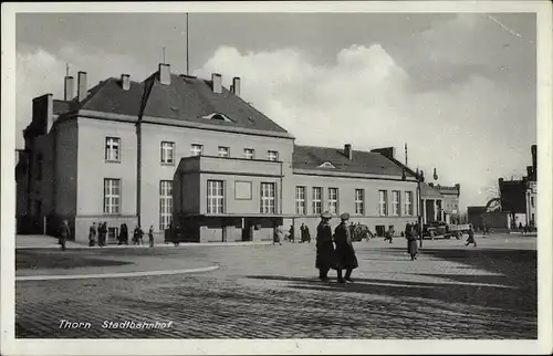 Ak Toruń Thorn Westpreußen, Stadtbahnhof, Vorplatz