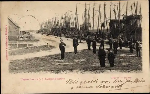 Ak Huizen Nordholland Niederlande, Partie am Hafen, Jungen