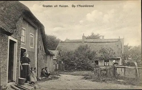 Ak Huizen Nordholland Niederlande, Op 't Noorderend, Familie am Haus, Bauernhof