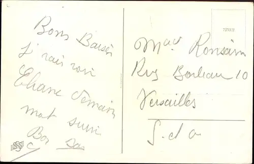 Künstler Ak Wills, John, Mädchen am Pult, Puppen, Teddybär