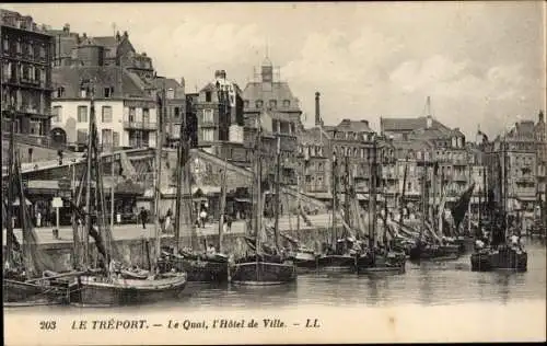 Ak Le Tréport Seine Maritime, Quai, Hotel de Ville, Boote