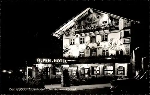 Ak Kochel am See in Oberbayern, Alpenhotel Schmied von Kochel, Nachtansicht, beleuchtet