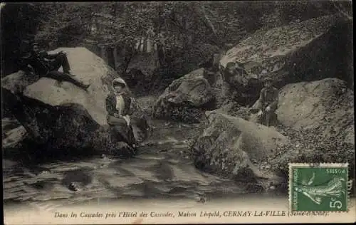 Ak Cernay la Ville Yvelines, Cascades in der Nähe des Hotel des Cascades, Maison Leopold