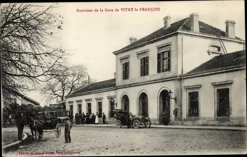 Ak Vitry le François Marne, La Gare