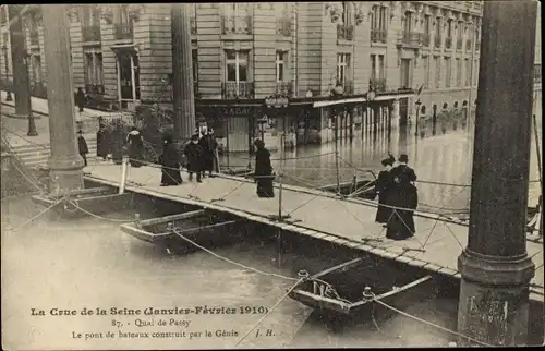 Postkarte Paris XVI, Quai de Passy, Überschwemmung der Seine Januar Februar 1910