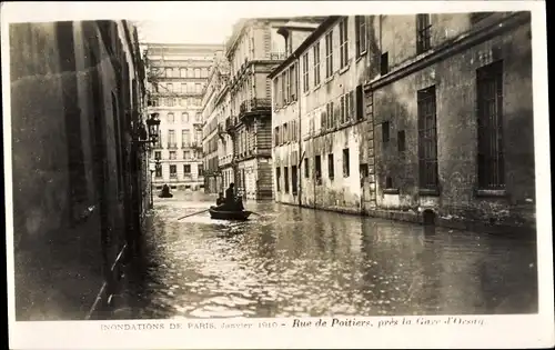 Ak Paris VII, Überschwemmung der Seine, Januar 1910, Rue Poitiers in der Nähe des Gare d'Orsay