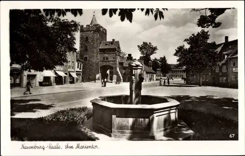 Ak Naumburg an der Saale, Brunnen, Marientor