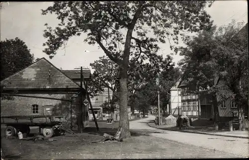 Foto Ak Deensen in Niedersachsen, Straßenpartie im Ort