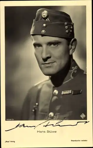 Ak Schauspieler Hans Stüwe, Portrait in Uniform, Filmkostüm, Ross Verlag 9508 2, Ufa Film, Autogramm