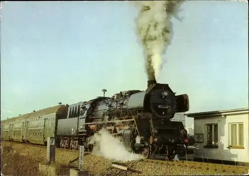 Ak Dampflokomotive, Güterzuglokomotive BR 50.35, Stadtbahnzug Warnemünde Rostock, Evershagen 1984
