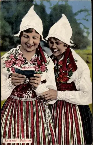 Ak Leksand Dalarne Schweden, Frauen in Volkstrachten