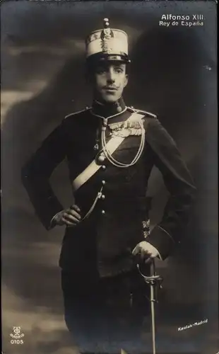 Ak Alfons XIII, König von Spanien, Portrait in Uniform, Orden