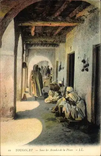 Ak Touggourt Algerien, Unter den Arkaden des Ortes