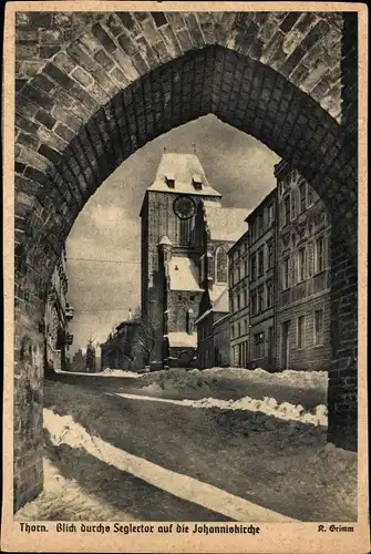 Ak Toruń Thorn Westpreußen, Johanniskirche, Blick durchs Seglertor, Winter