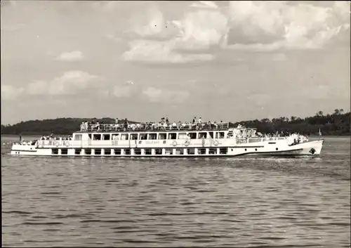 Ak Weiße Flotte Potsdam, Fahrgastschiff MS Cecilienhof auf der Havel