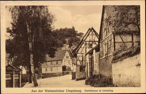 Ak Leissling Weißenfels im Burgenlandkreis, Dorfstraße, Fachwerkhäuser