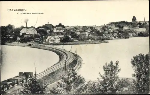 Ak Ratzeburg im Herzogtum Lauenburg, Blick v. Dermines Vorstadt aus, Bahnstrecke, Deich, Panorama