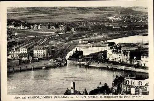 Ak Le Tréport Seine Maritime, Le Port pendant la manoevre du Pont tournant