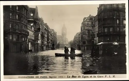 Ak Paris XII., Überschwemmungen 1910, Rue de Lyon und der PLM-Bahnhof