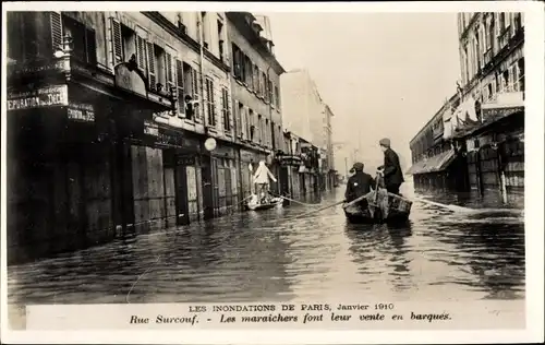 Ak Paris VII., Überschwemmungen 1910, Rue Surcouf, Gemüsegärtner verkaufen in Booten