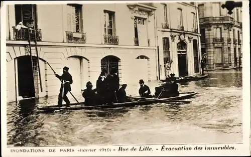 Ak Paris VII, Rue de Lille, Die große Seine-Flut im Januar 1910, Evakuierung von Gebäuden