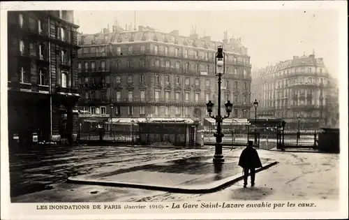 Ak Paris VIII., Überschwemmungen 1910, Gare Saint Lazare vom Wasser überschwemmt