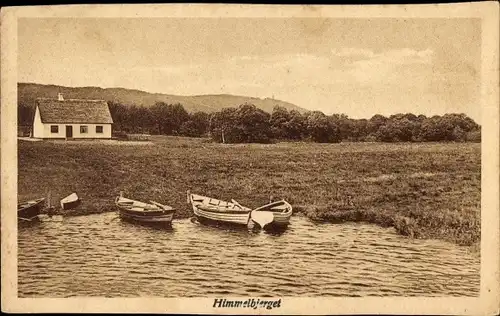 Ak Himmelbjerget Dänemark, Haus, Boote am Ufer