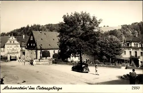 Ak Lauenstein Altenberg im Erzgebirge, Straßenpartie, Falkenjägerbrunnen, Auto, Hotel Stadt Teplitz