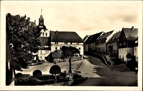 Ak Lauenstein im Erzgebirge, Markt, Falkenjägerbrunnen