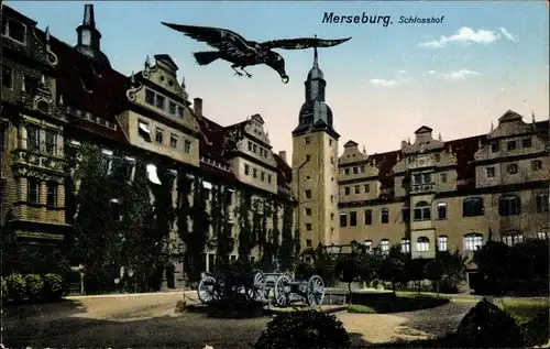 Ak Merseburg an der Saale, Schlosshof, Rabe mit Ring