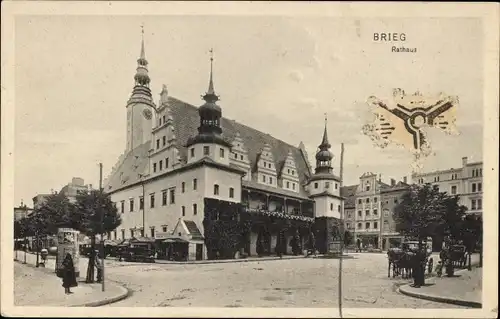 Ak Brzeg Brieg Schlesien, Straßenpartie mit Blick auf das Rathaus