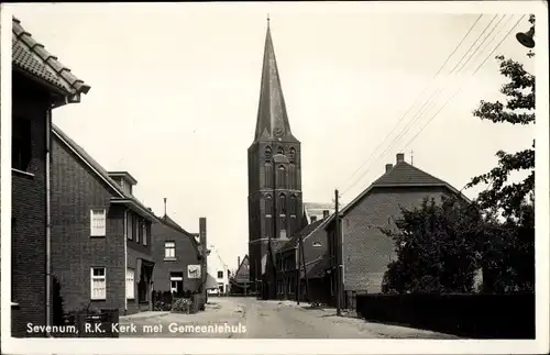 Ak Sevenum Limburg Niederlande, Kirche mit Rathaus