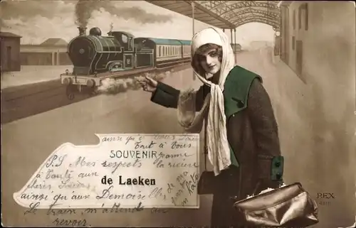 Ak Laeken Bruxelles Brüssel, Frau mit Reisetasche am Bahnhof, Dampflok