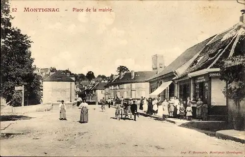Ak Montignac Dordogne, Place de la Mairie