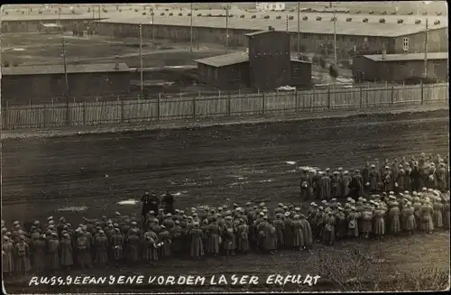 Foto Ak Erfurt in Thüringen, Kriegsgefangene Russen vor dem Lager, I WK