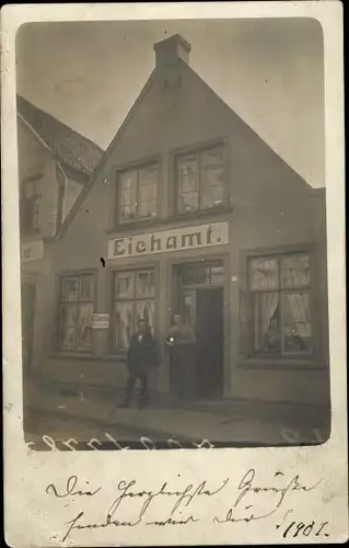 Foto Ak Hamburg Altona?, Eichamt, Fritz Trumm? mit Frau und Sohn