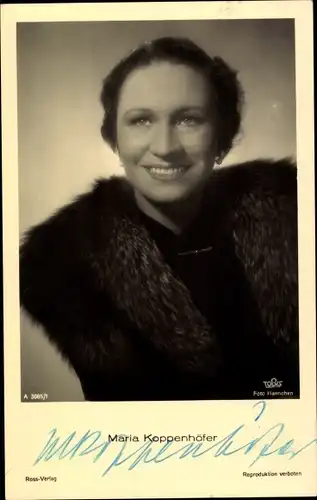 Ak Schauspielerin Maria Koppenhöfer, Portrait, Pelzmantel, Autogramm