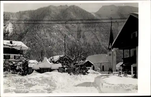 Foto Ak Bayrischzell im Mangfallgebirge Oberbayern, Kriegerdenkmal, kl. Troithen, Winteransicht