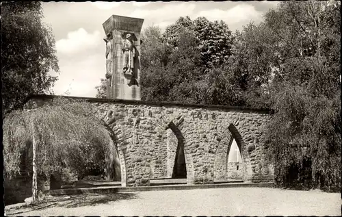 Ak Obernkirchen in Schaumburg, Ehrenmal, Mauer