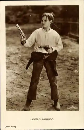 Ak Schauspieler Jackie Coogan, Revolver, Filmszene