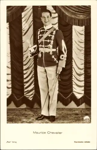 Ak Schauspieler Maurice Chevalier, Standportrait, Uniform, Ross Verlag 5392 2